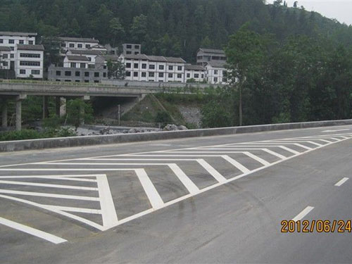 服務(wù)區(qū)標(biāo)線(xiàn)1